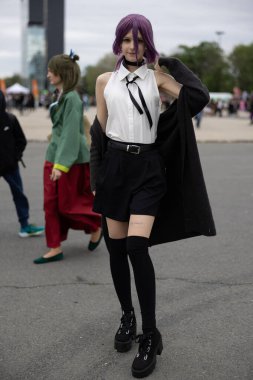 Bükreş, Romanya - 27 Nisan 2025: Doğu Avrupa Comic Con 'da Cosplayers. Çizgi roman, film, TV dizisi, bilim kurgu ve fantezi, oyun, Japon kültürü, Anime, Manga, tahta oyunları, kart oyunları ve son olarak da teknoloji oyunlarını seviyorlar..
