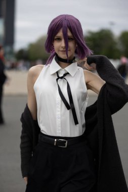 Bükreş, Romanya - 27 Nisan 2025: Doğu Avrupa Comic Con 'da Cosplayers. Çizgi roman, film, TV dizisi, bilim kurgu ve fantezi, oyun, Japon kültürü, Anime, Manga, tahta oyunları, kart oyunları ve son olarak da teknoloji oyunlarını seviyorlar..