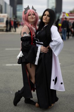 Bükreş, Romanya - 27 Nisan 2025: Doğu Avrupa Comic Con 'da Cosplayers. Çizgi roman, film, TV dizisi, bilim kurgu ve fantezi, oyun, Japon kültürü, Anime, Manga, tahta oyunları, kart oyunları ve son olarak da teknoloji oyunlarını seviyorlar..