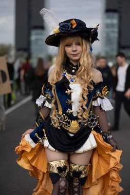 Bükreş, Romanya - 27 Nisan 2025: Doğu Avrupa Comic Con 'da Cosplayers. Çizgi roman, film, TV dizisi, bilim kurgu ve fantezi, oyun, Japon kültürü, Anime, Manga, tahta oyunları, kart oyunları ve son olarak da teknoloji oyunlarını seviyorlar..