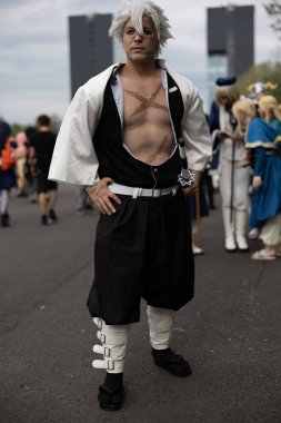Bükreş, Romanya - 27 Nisan 2025: Doğu Avrupa Comic Con 'da Cosplayers. Çizgi roman, film, TV dizisi, bilim kurgu ve fantezi, oyun, Japon kültürü, Anime, Manga, tahta oyunları, kart oyunları ve son olarak da teknoloji oyunlarını seviyorlar..
