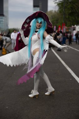 Bükreş, Romanya - 27 Nisan 2025: Doğu Avrupa Comic Con 'da Cosplayers. Çizgi roman, film, TV dizisi, bilim kurgu ve fantezi, oyun, Japon kültürü, Anime, Manga, tahta oyunları, kart oyunları ve son olarak da teknoloji oyunlarını seviyorlar..