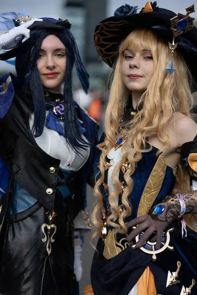 Bükreş, Romanya - 27 Nisan 2025: Doğu Avrupa Comic Con 'da Cosplayers. Çizgi roman, film, TV dizisi, bilim kurgu ve fantezi, oyun, Japon kültürü, Anime, Manga, tahta oyunları, kart oyunları ve son olarak da teknoloji oyunlarını seviyorlar..