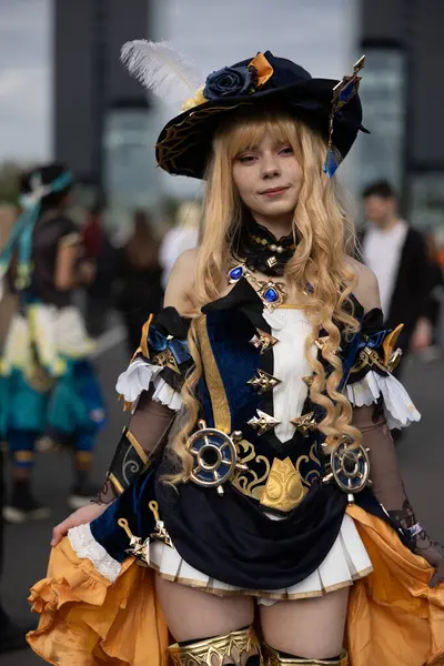 Bükreş, Romanya - 27 Nisan 2025: Doğu Avrupa Comic Con 'da Cosplayers. Çizgi roman, film, TV dizisi, bilim kurgu ve fantezi, oyun, Japon kültürü, Anime, Manga, tahta oyunları, kart oyunları ve son olarak da teknoloji oyunlarını seviyorlar..