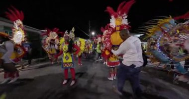 George Town, Exuma, Bahamalar - 4 Ocak 2025: Junkanoo, İngiliz sömürgelerinde Afrika köleliği döneminde yapılmış ve 1700 'lere dayandığı söylenen bir festivaldir.