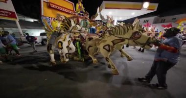 George Town, Exuma, Bahamalar - 4 Ocak 2025: Junkanoo, İngiliz sömürgelerinde Afrika köleliği döneminde yapılmış ve 1700 'lere dayandığı söylenen bir festivaldir.