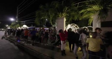 George Town, Exuma, Bahamalar - 4 Ocak 2025: Junkanoo, İngiliz sömürgelerinde Afrika köleliği döneminde yapılmış ve 1700 'lere dayandığı söylenen bir festivaldir.