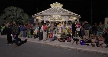 George Town, Exuma, Bahamalar - 4 Ocak 2025: Junkanoo, İngiliz sömürgelerinde Afrika köleliği döneminde yapılmış ve 1700 'lere dayandığı söylenen bir festivaldir.