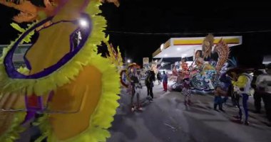 George Town, Exuma, Bahamalar - 4 Ocak 2025: Junkanoo, İngiliz sömürgelerinde Afrika köleliği döneminde yapılmış ve 1700 'lere dayandığı söylenen bir festivaldir.