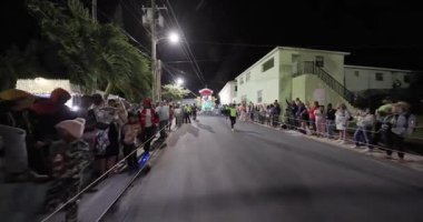 George Town, Exuma, Bahamalar - 4 Ocak 2025: Junkanoo, İngiliz sömürgelerinde Afrika köleliği döneminde yapılmış ve 1700 'lere dayandığı söylenen bir festivaldir.