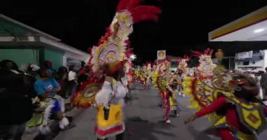George Town, Exuma, Bahamalar - 4 Ocak 2025: Junkanoo, İngiliz sömürgelerinde Afrika köleliği döneminde yapılmış ve 1700 'lere dayandığı söylenen bir festivaldir.