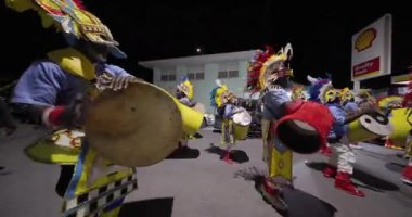 George Town, Exuma, Bahamalar - 4 Ocak 2025: Junkanoo, İngiliz sömürgelerinde Afrika köleliği döneminde yapılmış ve 1700 'lere dayandığı söylenen bir festivaldir.