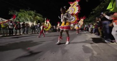 George Town, Exuma, Bahamalar - 4 Ocak 2025: Junkanoo, İngiliz sömürgelerinde Afrika köleliği döneminde yapılmış ve 1700 'lere dayandığı söylenen bir festivaldir.