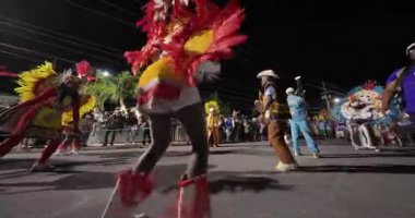 George Town, Exuma, Bahamalar - 4 Ocak 2025: Junkanoo, İngiliz sömürgelerinde Afrika köleliği döneminde yapılmış ve 1700 'lere dayandığı söylenen bir festivaldir.