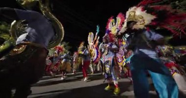 George Town, Exuma, Bahamalar - 4 Ocak 2025: Junkanoo, İngiliz sömürgelerinde Afrika köleliği döneminde yapılmış ve 1700 'lere dayandığı söylenen bir festivaldir.