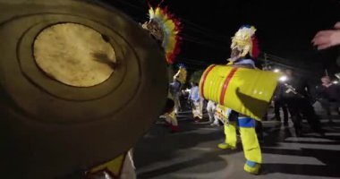 George Town, Exuma, Bahamalar - 4 Ocak 2025: Junkanoo, İngiliz sömürgelerinde Afrika köleliği döneminde yapılmış ve 1700 'lere dayandığı söylenen bir festivaldir.