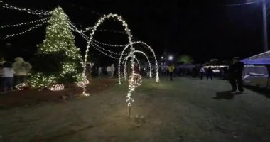 George Town, Exuma, Bahamalar - 4 Ocak 2025: Junkanoo, İngiliz sömürgelerinde Afrika köleliği döneminde yapılmış ve 1700 'lere dayandığı söylenen bir festivaldir.