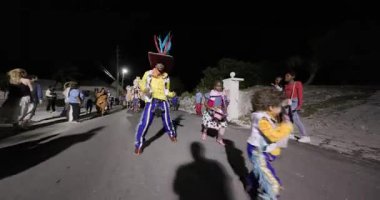 George Town, Exuma, Bahamalar - 4 Ocak 2025: Junkanoo, İngiliz sömürgelerinde Afrika köleliği döneminde yapılmış ve 1700 'lere dayandığı söylenen bir festivaldir.