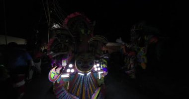 George Town, Exuma, Bahamalar - 4 Ocak 2025: Junkanoo, İngiliz sömürgelerinde Afrika köleliği döneminde yapılmış ve 1700 'lere dayandığı söylenen bir festivaldir.