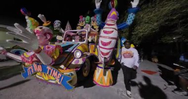 George Town, Exuma, Bahamalar - 4 Ocak 2025: Junkanoo, İngiliz sömürgelerinde Afrika köleliği döneminde yapılmış ve 1700 'lere dayandığı söylenen bir festivaldir.