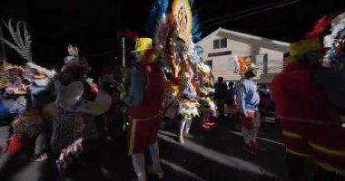 George Town, Exuma, Bahamalar - 4 Ocak 2025: Junkanoo, İngiliz sömürgelerinde Afrika köleliği döneminde yapılmış ve 1700 'lere dayandığı söylenen bir festivaldir.