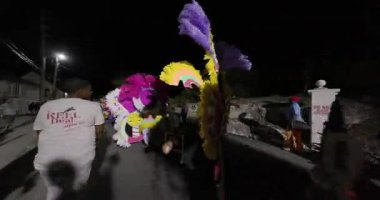 George Town, Exuma, Bahamalar - 4 Ocak 2025: Junkanoo, İngiliz sömürgelerinde Afrika köleliği döneminde yapılmış ve 1700 'lere dayandığı söylenen bir festivaldir.