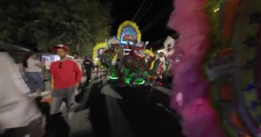 George Town, Exuma, Bahamalar - 4 Ocak 2025: Junkanoo, İngiliz sömürgelerinde Afrika köleliği döneminde yapılmış ve 1700 'lere dayandığı söylenen bir festivaldir.