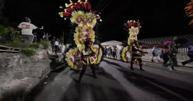 George Town, Exuma, Bahamalar - 4 Ocak 2025: Junkanoo, İngiliz sömürgelerinde Afrika köleliği döneminde yapılmış ve 1700 'lere dayandığı söylenen bir festivaldir.