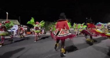 George Town, Exuma, Bahamalar - 4 Ocak 2025: Junkanoo, İngiliz sömürgelerinde Afrika köleliği döneminde yapılmış ve 1700 'lere dayandığı söylenen bir festivaldir.