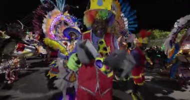 George Town, Exuma, Bahamalar - 4 Ocak 2025: Junkanoo, İngiliz sömürgelerinde Afrika köleliği döneminde yapılmış ve 1700 'lere dayandığı söylenen bir festivaldir.