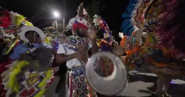 George Town, Exuma, Bahamalar - 4 Ocak 2025: Junkanoo, İngiliz sömürgelerinde Afrika köleliği döneminde yapılmış ve 1700 'lere dayandığı söylenen bir festivaldir.