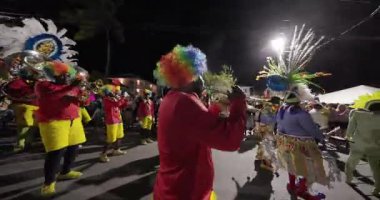 George Town, Exuma, Bahamalar - 4 Ocak 2025: Junkanoo, İngiliz sömürgelerinde Afrika köleliği döneminde yapılmış ve 1700 'lere dayandığı söylenen bir festivaldir.