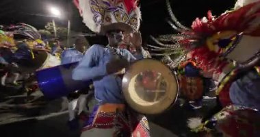 George Town, Exuma, Bahamalar - 4 Ocak 2025: Junkanoo, İngiliz sömürgelerinde Afrika köleliği döneminde yapılmış ve 1700 'lere dayandığı söylenen bir festivaldir.