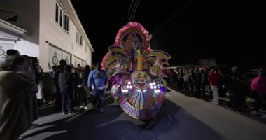 George Town, Exuma, Bahamalar - 4 Ocak 2025: Junkanoo, İngiliz sömürgelerinde Afrika köleliği döneminde yapılmış ve 1700 'lere dayandığı söylenen bir festivaldir.