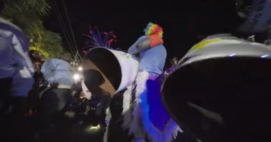 George Town, Exuma, Bahamalar - 4 Ocak 2025: Junkanoo, İngiliz sömürgelerinde Afrika köleliği döneminde yapılmış ve 1700 'lere dayandığı söylenen bir festivaldir.