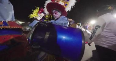 George Town, Exuma, Bahamalar - 4 Ocak 2025: Junkanoo, İngiliz sömürgelerinde Afrika köleliği döneminde yapılmış ve 1700 'lere dayandığı söylenen bir festivaldir.