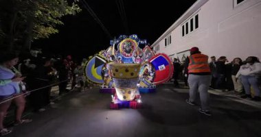 George Town, Exuma, Bahamalar - 4 Ocak 2025: Junkanoo, İngiliz sömürgelerinde Afrika köleliği döneminde yapılmış ve 1700 'lere dayandığı söylenen bir festivaldir.