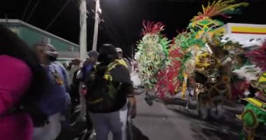 George Town, Exuma, Bahamalar - 4 Ocak 2025: Junkanoo, İngiliz sömürgelerinde Afrika köleliği döneminde yapılmış ve 1700 'lere dayandığı söylenen bir festivaldir.