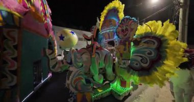 George Town, Exuma, Bahamalar - 4 Ocak 2025: Junkanoo, İngiliz sömürgelerinde Afrika köleliği döneminde yapılmış ve 1700 'lere dayandığı söylenen bir festivaldir.