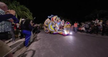 George Town, Exuma, Bahamalar - 4 Ocak 2025: Junkanoo, İngiliz sömürgelerinde Afrika köleliği döneminde yapılmış ve 1700 'lere dayandığı söylenen bir festivaldir.