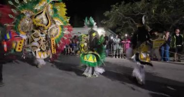 George Town, Exuma, Bahamalar - 4 Ocak 2025: Junkanoo, İngiliz sömürgelerinde Afrika köleliği döneminde yapılmış ve 1700 'lere dayandığı söylenen bir festivaldir.