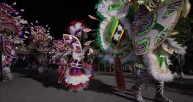 George Town, Exuma, Bahamalar - 4 Ocak 2025: Junkanoo, İngiliz sömürgelerinde Afrika köleliği döneminde yapılmış ve 1700 'lere dayandığı söylenen bir festivaldir.