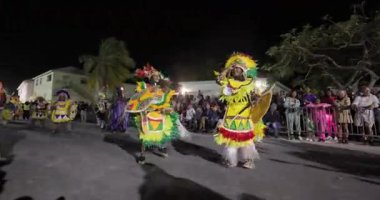 George Town, Exuma, Bahamalar - 4 Ocak 2025: Junkanoo, İngiliz sömürgelerinde Afrika köleliği döneminde yapılmış ve 1700 'lere dayandığı söylenen bir festivaldir.