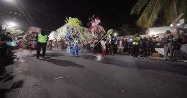 George Town, Exuma, Bahamalar - 4 Ocak 2025: Junkanoo, İngiliz sömürgelerinde Afrika köleliği döneminde yapılmış ve 1700 'lere dayandığı söylenen bir festivaldir.