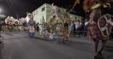 George Town, Exuma, Bahamalar - 4 Ocak 2025: Junkanoo, İngiliz sömürgelerinde Afrika köleliği döneminde yapılmış ve 1700 'lere dayandığı söylenen bir festivaldir.