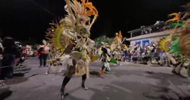 George Town, Exuma, Bahamalar - 4 Ocak 2025: Junkanoo, İngiliz sömürgelerinde Afrika köleliği döneminde yapılmış ve 1700 'lere dayandığı söylenen bir festivaldir.