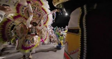 George Town, Exuma, Bahamalar - 4 Ocak 2025: Junkanoo, İngiliz sömürgelerinde Afrika köleliği döneminde yapılmış ve 1700 'lere dayandığı söylenen bir festivaldir.