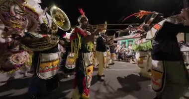 George Town, Exuma, Bahamalar - 4 Ocak 2025: Junkanoo, İngiliz sömürgelerinde Afrika köleliği döneminde yapılmış ve 1700 'lere dayandığı söylenen bir festivaldir.