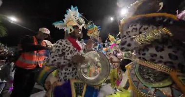 George Town, Exuma, Bahamalar - 4 Ocak 2025: Junkanoo, İngiliz sömürgelerinde Afrika köleliği döneminde yapılmış ve 1700 'lere dayandığı söylenen bir festivaldir.