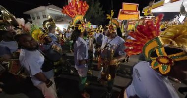 George Town, Exuma, Bahamalar - 4 Ocak 2025: Junkanoo, İngiliz sömürgelerinde Afrika köleliği döneminde yapılmış ve 1700 'lere dayandığı söylenen bir festivaldir.